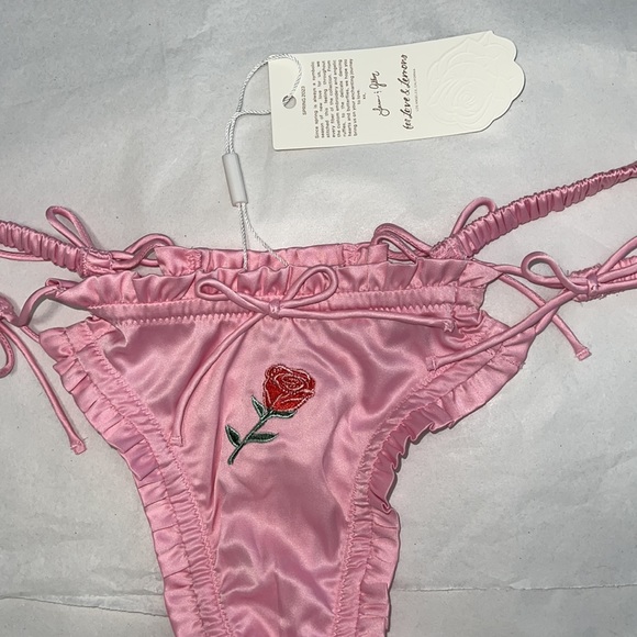 (XL) FOR LOVE & LEMONS
Everyday Thong Panty - Picture 5 of 14